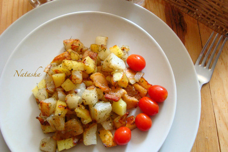 Фото к рецепту: Картофель, жареный со шкварками