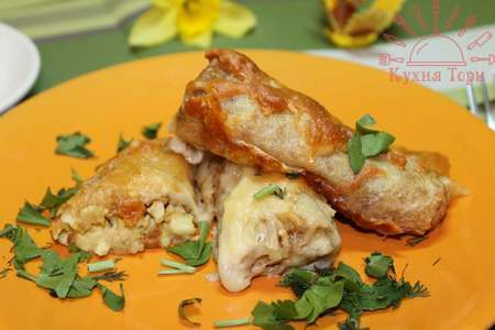 Фото к рецепту: Блинчики с курицей карри в сливочном соусе