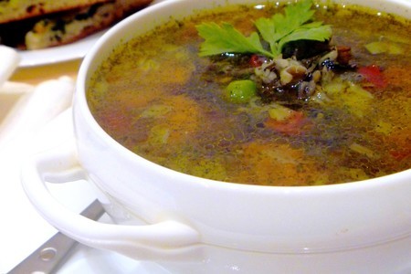 Фото к рецепту: Куриный суп с диким рисом и овощами