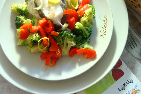 Фото к рецепту: Зубатка с овощами из свч за 10 минут