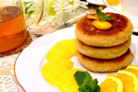 Фото к рецепту: Рисовые биточки с апельсиновым соусом 