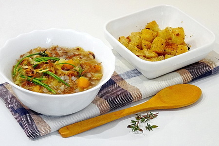 Фото к рецепту: Густой постный гречневый суп с тимьяном