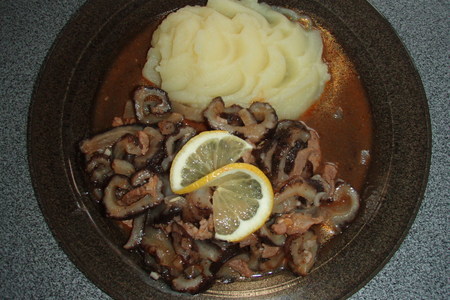 Фото к рецепту: Скоблянка из кукумарии с мясом