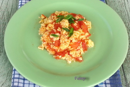 Фото к рецепту: Яйца, жареные с помидорами (фанкве чао дань)