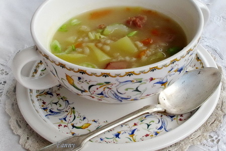 Фото к рецепту: Швейцарский суп с перловкой