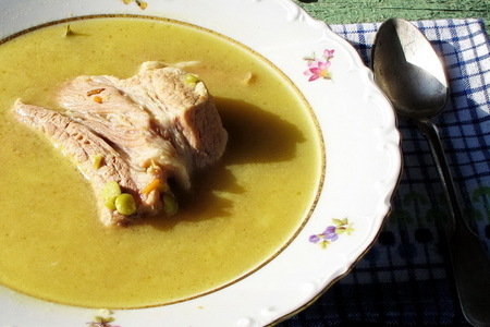 Фото к рецепту: Гороховый суп с копченостями