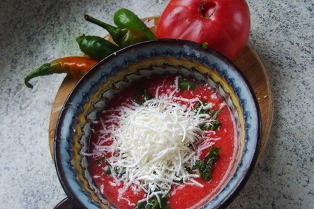Фото к рецепту: Помидорный холодный суп, в летнюю жару