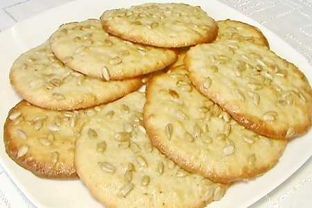 Фото к рецепту: Постное печенье на огуречном рассоле