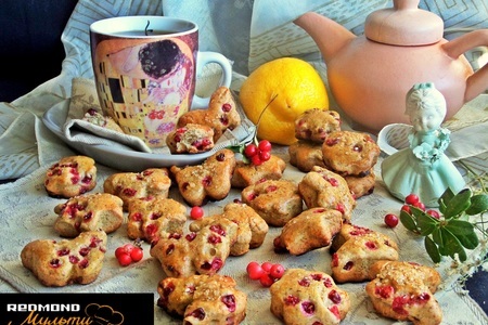 Фото к рецепту: Печенье с брусникой (из ц/з муки)