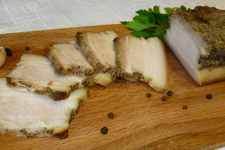 Фото к рецепту: Свиная грудинка с горчицей, запеченная в рукаве