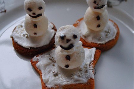 Фото к рецепту: Имбирное печенье «снеговик»