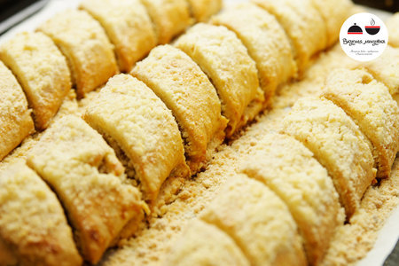 Фото к рецепту: Гата армянская - простой рецепт слоеного печенья с грецкими орехами