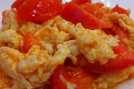 Фото к рецепту: Жареные помидоры с яйцами