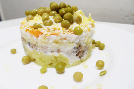 Фото к рецепту: Вкусный и простой салат мимоза