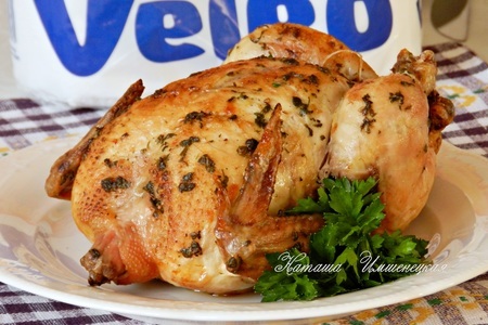 Фото к рецепту: Запеченный цыпленок с ароматным маслом