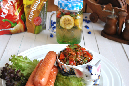 Фото к рецепту: Нежный соус-дип с запечёнными овощами к сосискам-гриль