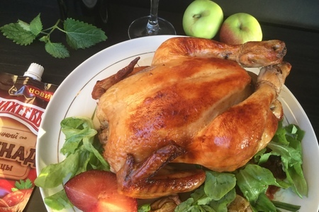 Фото к рецепту: Курица со сливами  и яблоками