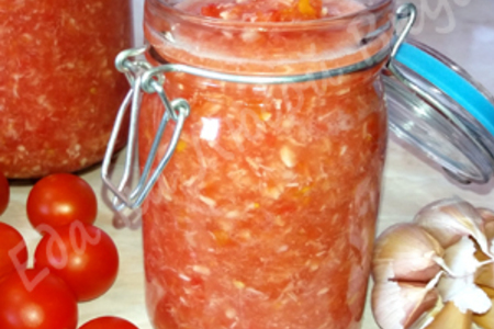 Фото к рецепту: Соус из помидор и хрена на зиму - хреновина по-русски