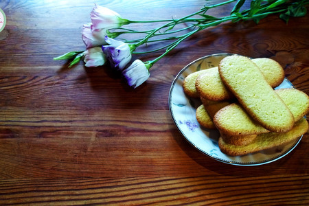 Фото к рецепту: Бисквитное печенье савоярди для десерта тирамису. очень нежное и воздушное!