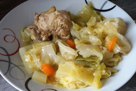 Фото к рецепту: Молодая капуста с курицей (сербская кухня)