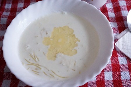 Фото к рецепту: Молочный суп с вермишелью