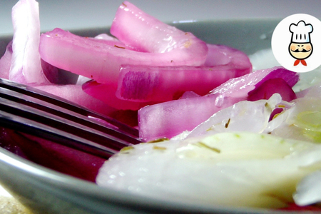 Фото к рецепту: Маринованный лук для салатов, без уксуса