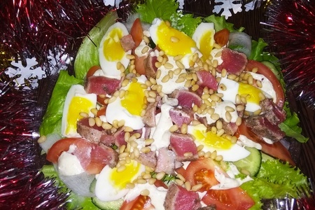Фото к рецепту: Салат со свежим тунцом