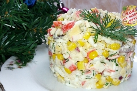 Фото к рецепту: Крабовый салат на новогодний стол