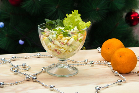 Фото к рецепту: Самый вкусный салат с крабовыми палочками