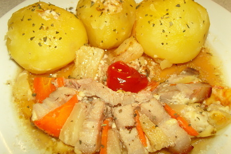 Фото к рецепту: Свинина - книжка с ананасом и морковкой