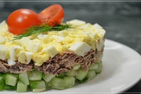 Фото к рецепту: Салат с тунцом и огурцом за 15 минут!