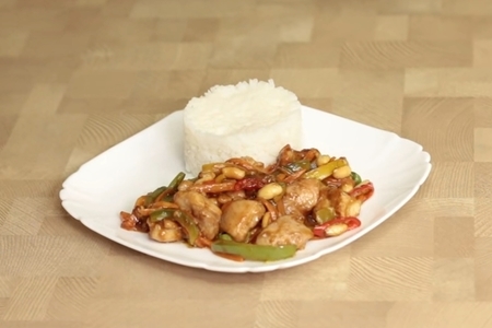 Фото к рецепту: "гунбао" - курица в кисло-сладком соусе 