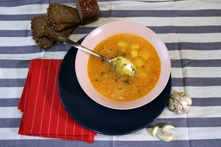 Фото к рецепту: Краутсуп - суп с квашеной капустой.