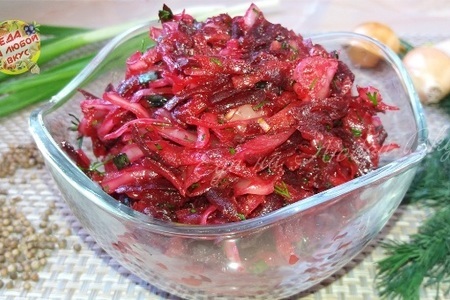 Фото к рецепту: Салат из свеклы «на каждый день»