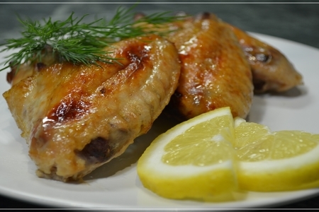 Фото к рецепту: Куриные крылышки в медово-соевом соусе