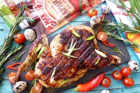 Фото к рецепту: Цыпленок-гриль с имбирем и розмарином