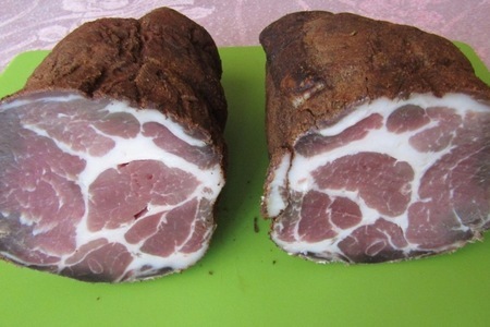 Фото к рецепту: Вяленое мясо в домашних условиях (холодная сушка)