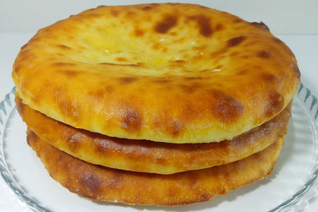 Фото к рецепту: Осетинские пироги с сыром и картофелем