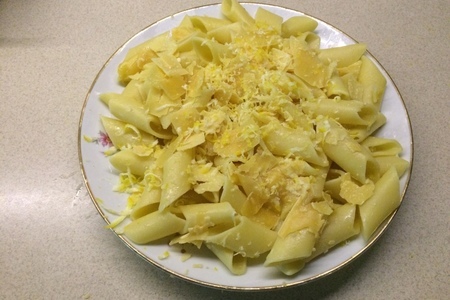 Фото к рецепту: Паста с пармеджано и лимоном