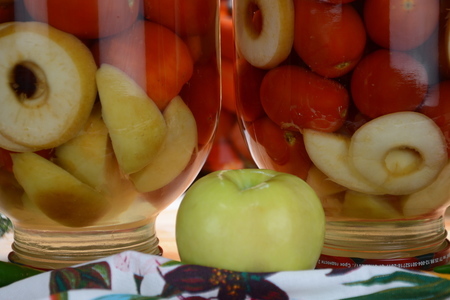 Фото к рецепту: Помидоры с яблоками на зиму без уксуса, без лимонки, без аспирина