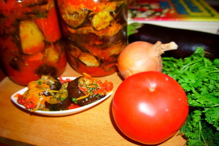 Фото к рецепту: Салат из баклажанов на зиму