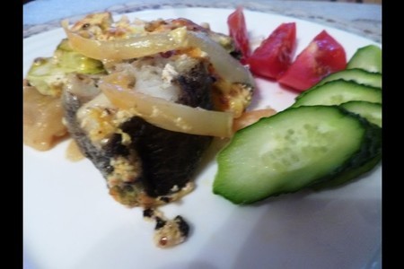 Фото к рецепту: Минтай, запеченный в духовке с кабачком и картофелем