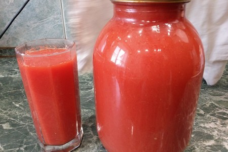 Фото к рецепту: Натуральный томатный сок