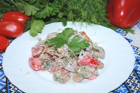 Фото к рецепту: Салат с шапиньонами быстро и вкусно