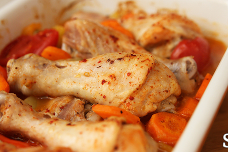 Фото к рецепту: Сытный ужин лентяя из курицы с овощами! просто и вкусно!