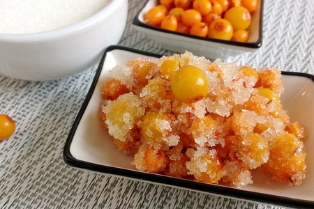 Фото к рецепту: Витаминный десерт - облепиха с сахаром на зиму
