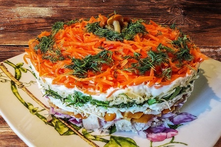 Фото к рецепту: Салат слоеный "карусель"