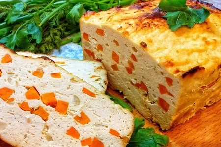 Фото к рецепту: Мясной хлебец из куриного фарша с овощами, морковью
