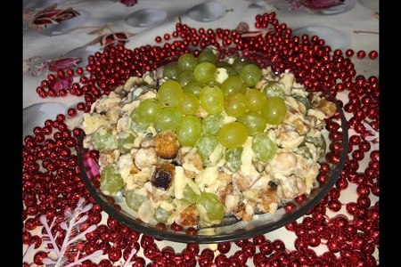 Фото к рецепту: Новогодний салат "изумрудная радость"