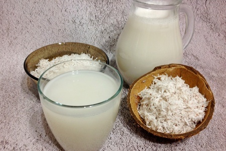 Фото к рецепту: Кокосовое молоко в домашних условиях